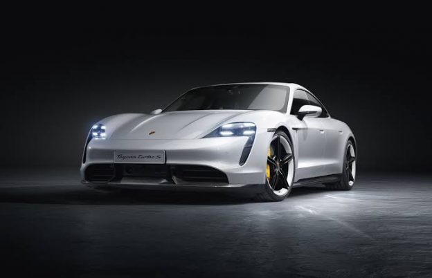 Porsche-Taycan-turbo-s-2020